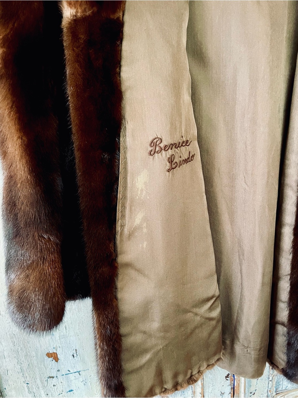 Real Mink Fur Coat – Vintage Luxury + Holt Renfrew Garment Bag - Picture 3 of 8